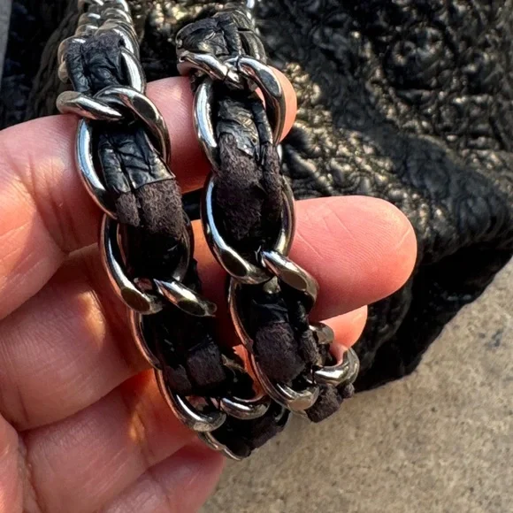 CHANEL  Rock In Moscou black textured tote. - Picture 7 of 8